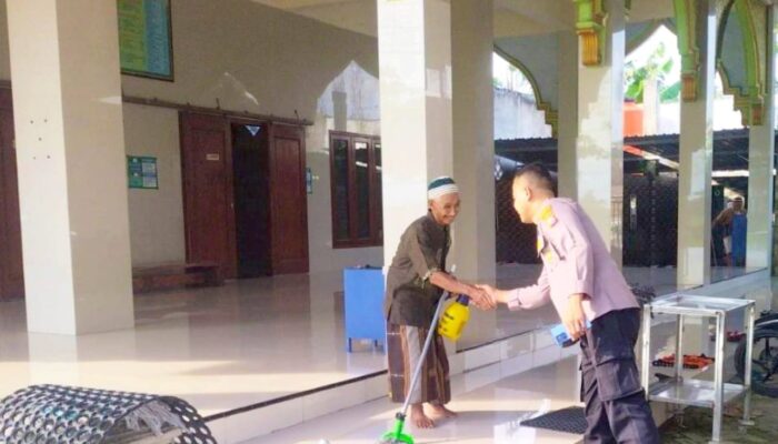 Marbun Masjid Kedaton Apresiasi Polisi Kapas Bojonegoro, Diajak Terlibat Jaga Lingkungan