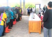 Warga Ketapangtelu Terdampak Banjir Terima Bantuan dari TNI Lamongan