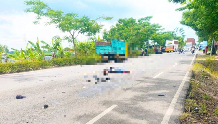 Keluar Halaman Toko, Pengendara Motor di Bojonegoro Ini Tewas Ditabrak Mobil