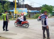 Polisi Hadir Sejak Pagi, Pelajar Kepohbaru Bojonegoro Menyeberang Lebih Aman