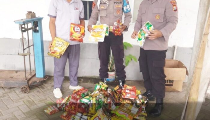 Wing’s Gandeng Polsek Balen Bojonegoro, Produk Kedaluwarsa Dimusnahkan