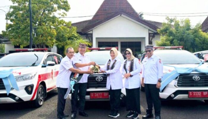 Puskesmas dan RSUD Bojonegoro Dapat Kado Alkes dan Penghargaan