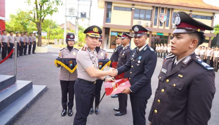 Dari 8 hingga 32 Tahun Mengabdi, Ini Daftar Penerima Tanda Kehormatan Polres Bojonegoro