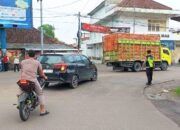 Polisi Siaga di Perempatan Pasar Kedungadem Bojonegoro Setiap Pagi