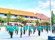 Latihan Fisik Dipimpin Babinsa, Siswa SMAN 1 Bluluk Lamongan Tampil Disiplin