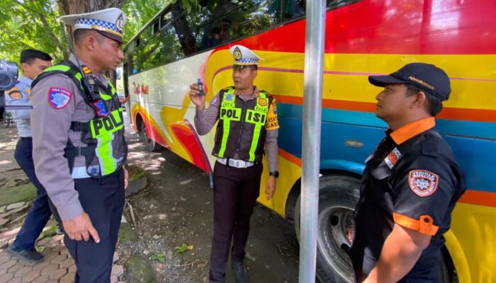Jamin Keselamatan Penumpang, Polisi Lamongan Gelar Ramp Check Bus
