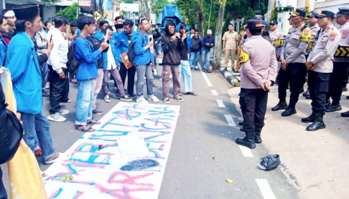 Mahasiswa PMII Datangi DPRD Lamongan, Minta Solusi Nyata Bukan Wacana
