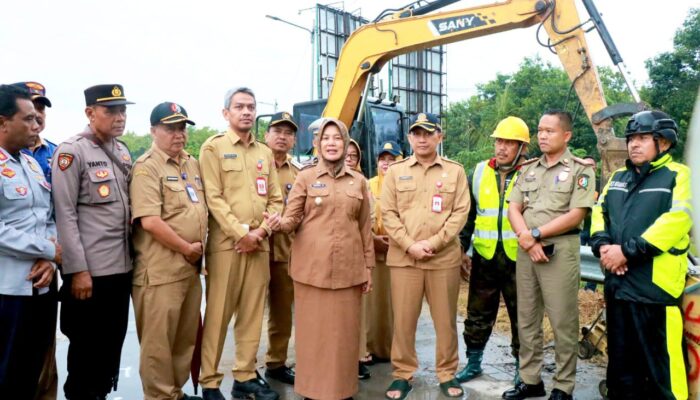 Jaga Usia Jembatan TBB, Pemkab Bojonegoro Pasang Portal Jalan