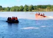 Cuaca Buruk Tak Surutkan Pencarian Anak Lamongan Tenggelam di Bengawan Solo