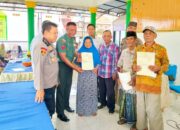 Babinsa dan Forkopimcam Kawal Penyaluran Sertifikat PTSL di Lamongan