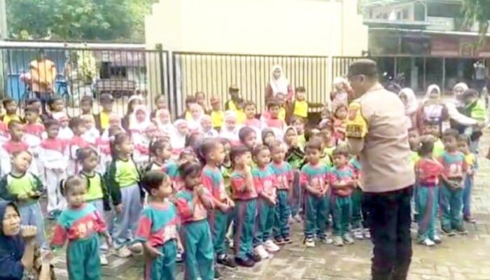 Tanamkan Disiplin Sejak Kecil, Polsek Trucuk Bojonegoro Edukasi Anak PAUD