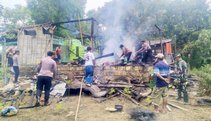 Solid di Tengah Musibah, Aparat dan Warga Laren Lamongan Bersatu Lawan Duka