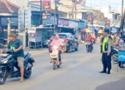 Wujud Pelayanan Nyata, Polisi Kedungadem Bojonegoro Hadir di Jam Sibuk Pagi