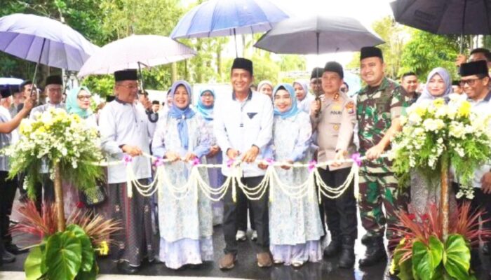 Diguyur Hujan, Bazar UMKM Bojonegoro Tetap Diserbu Warga