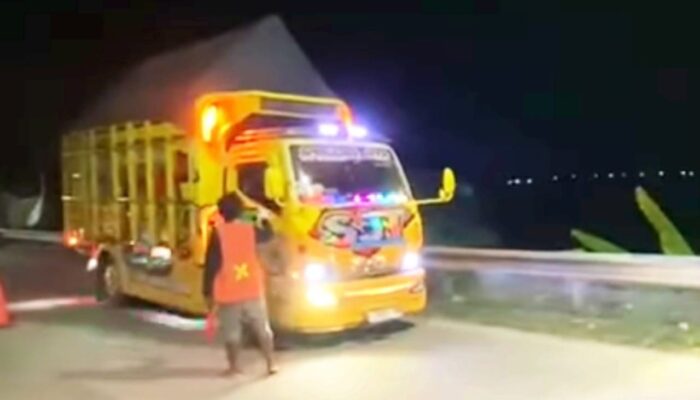 Truk Dimintai Uang Tiap Lewat, Portal Jembatan TBB Bojonegoro Blora Tuai Polemik