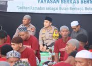 Momen Langka, Ratusan Pasien ODGJ dan Polisi Sholat Tarawih Berjamaah di Nguwok Lamongan