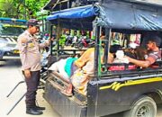 Pasar Kepohbaru Bojonegoro Padat, Polisi Siagakan Patroli Rutin Demi Kenyamanan Berbelanja