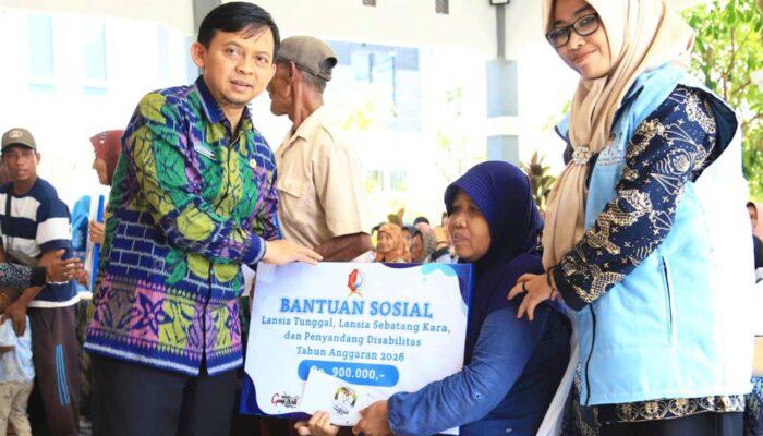 Pendopo Kasiman Penuh Haru, Bupati Bojonegoro Wahono Salurkan Bantuan Sosial