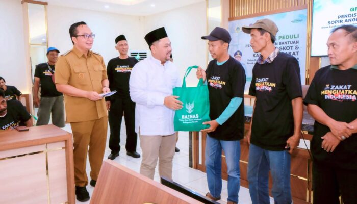 Perhatian untuk Sopir Angkot, Pemkab Gresik dan BAZNAS Salurkan Bantuan