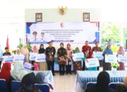 Pemkab Bojonegoro Serahkan Bansos Anak Yatim dan Lansia di Kapas