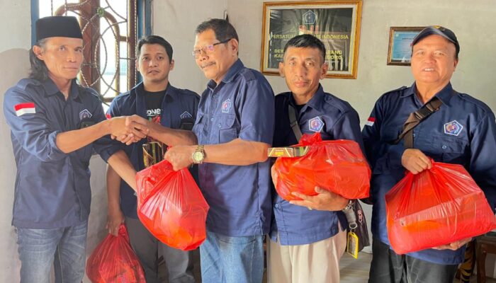 Jelang Lebaran, PJI Bojonegoro Bagikan Parcel untuk Pengurus dan Anggota