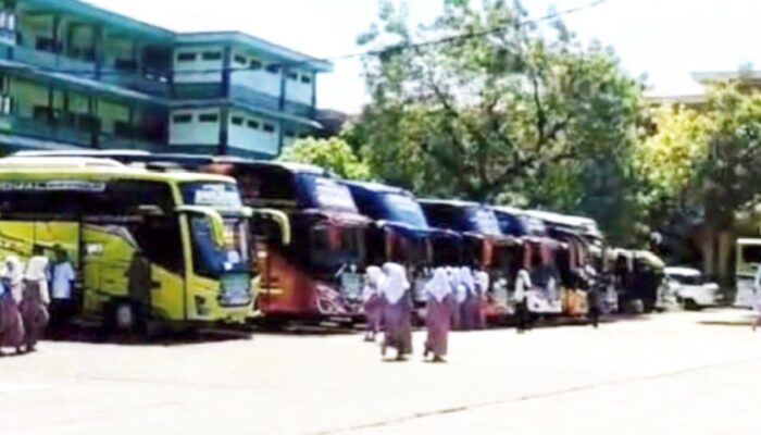 Mudik Santri Sunan Drajat Lamongan Membludak, Polisi Turun Tangan Amankan Paciran