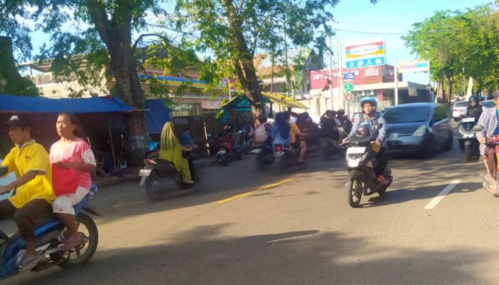 Arus Balik Mulai Terasa, Jalan Bojonegoro–Babat Padat Sejak Pagi