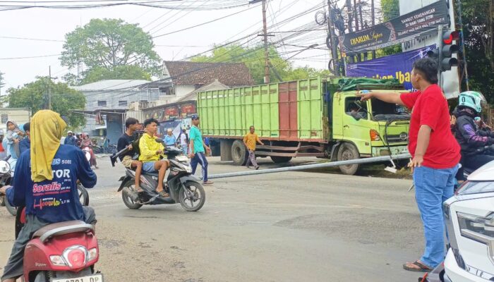 Kronologi Kecelakaan Jalur Padat Perempatan Balen Bojonegoro
