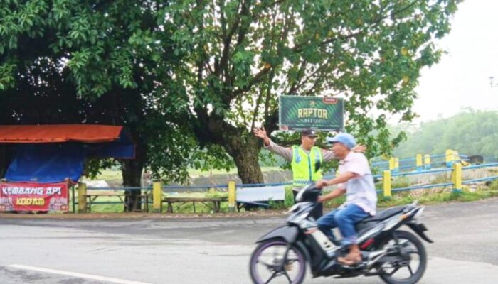 Turun Langsung ke Jalan, Polisi Sukosewu Bojonegoro Amankan Arus Pagi