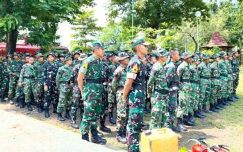 Latihan Damkar Bojonegoro di Yonif 885, Prajurit TNI Kini Siap Padamkan Api