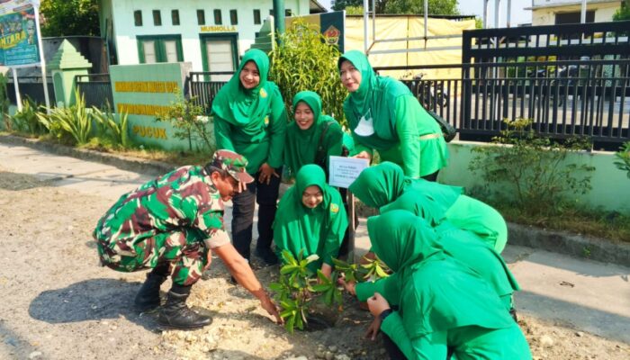 Gerakan Penghijauan di Pucuk Lamongan, Pohon Sawo Jadi Simbol Kepedulian Lingkungan
