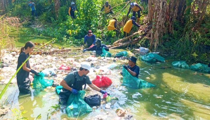 Aksi Bersih Sungai Balun Lamongan, TNI Polri dan Warga Bersatu Lawan Sampah