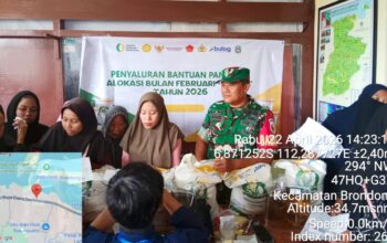 Bantuan Pangan di Brondong Lamongan Dijaga Ketat, Warga Lebih Tenang