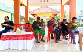 Makan Soto Bareng TNI, Warga Lamongan Rasakan Kedekatan Tanpa Jarak