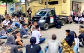 Pendemo Ngotot di Depan Mapolres, Kapolres Bulukumba Pilih Temui di Jalan