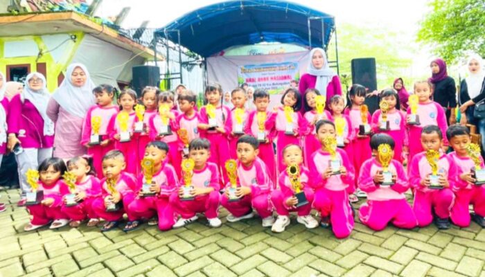 Lomba Hias Topi Anak TK di Kecamatan Kedungadem Bojonegoro Banjir Keseruan
