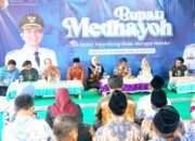 Ngobrol Bareng Bupati Bojonegoro di Tengah Hujan, Aspirasi Warga Malo Mengalir