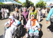 Inilah Aksi Polwan Bojonegoro Bikin Calon Jamaah Haji Tersentuh