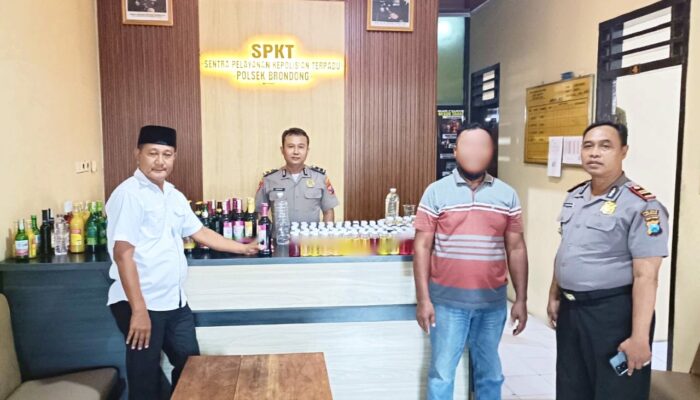 Dari Arak hingga Soju, Ratusan Botol Miras Disita di Brondong Lamongan