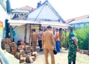 Warga dan TNI Lamongan Bersatu Bedah Rumah Lansia
