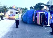 Truk Terguling di Ngimbang Lamongan, Jalur Babat–Jombang Lumpuh Sementara