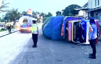 Truk Terguling di Ngimbang Lamongan, Jalur Babat–Jombang Lumpuh Sementara