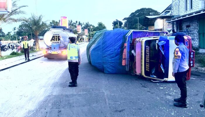 Truk Terguling di Ngimbang Lamongan, Jalur Babat–Jombang Lumpuh Sementara