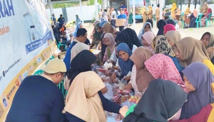 Warga Purwosari Bojonegoro Borong Sembako Murah