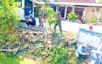 TNI Turun ke Sungai, Koramil Turi Lamongan Ajak Warga Jaga Lingkungan
