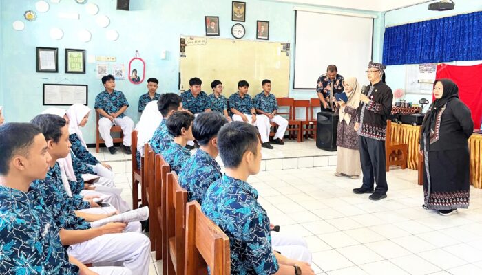 Disdukcapil Bojonegoro Datangi Sekolah, Perekaman KTP Pelajar Makin Mudah