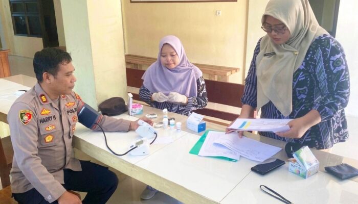Polisi di Bojonegoro Jalani Cek Kesehatan Gratis, Hasilnya Langsung Dikonsultasikan