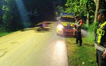 Tumpahan Tanah Uruk Sepanjang 100 Meter di BojonegoroBahayakan Pengguna Jalan