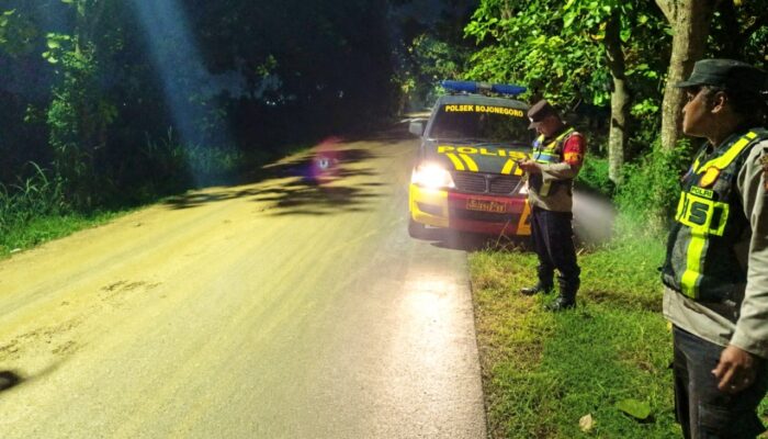 Tumpahan Tanah Uruk Sepanjang 100 Meter di BojonegoroBahayakan Pengguna Jalan