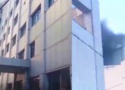 Detik-detik Evakuasi Pasien Saat Kebakaran RSUD Dr Soetomo Surabaya